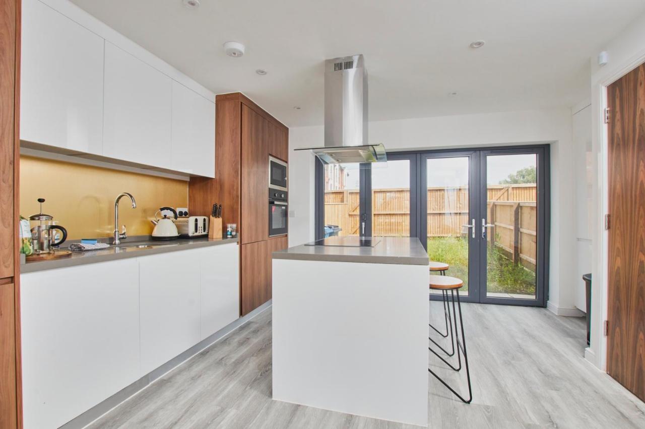 Fabulous 5 Bed House W Parking Villa แมนเชสเตอร์ ภายนอก รูปภาพ
